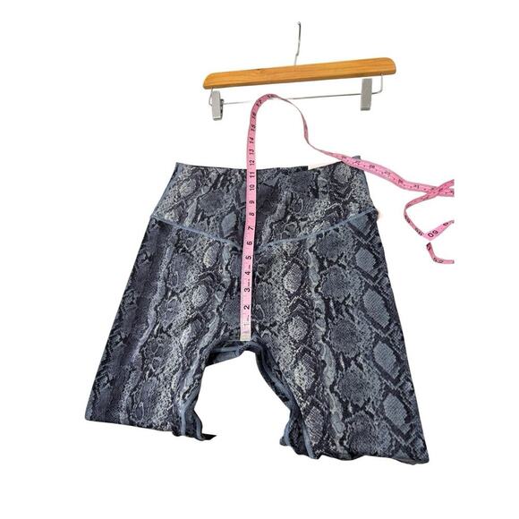 Victoria’s Secret On Point High Rise Crossover Shake Skin Legging Size 12 NWT - Picture 8 of 9